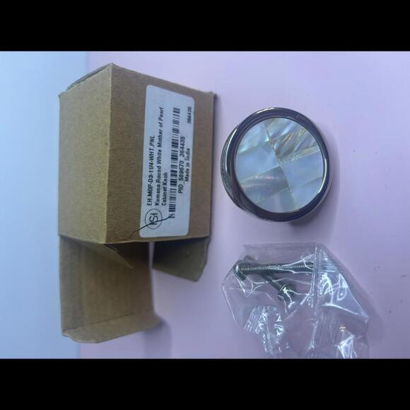 Signature Hardware 1 1/4 in Mother of Pearl drawer pull - Picture 2 of 3